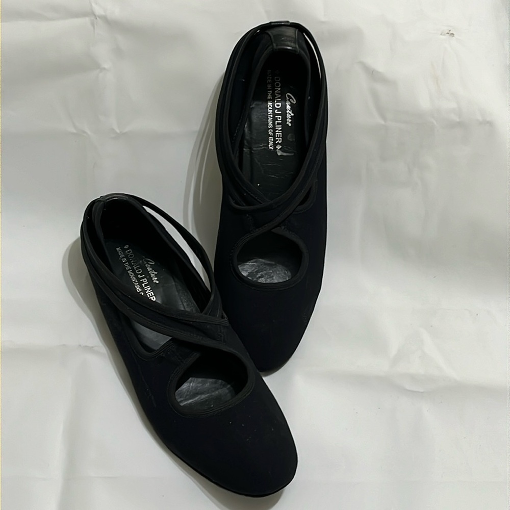 Donald J Piner women’s couture black fabric cross flat strap flat